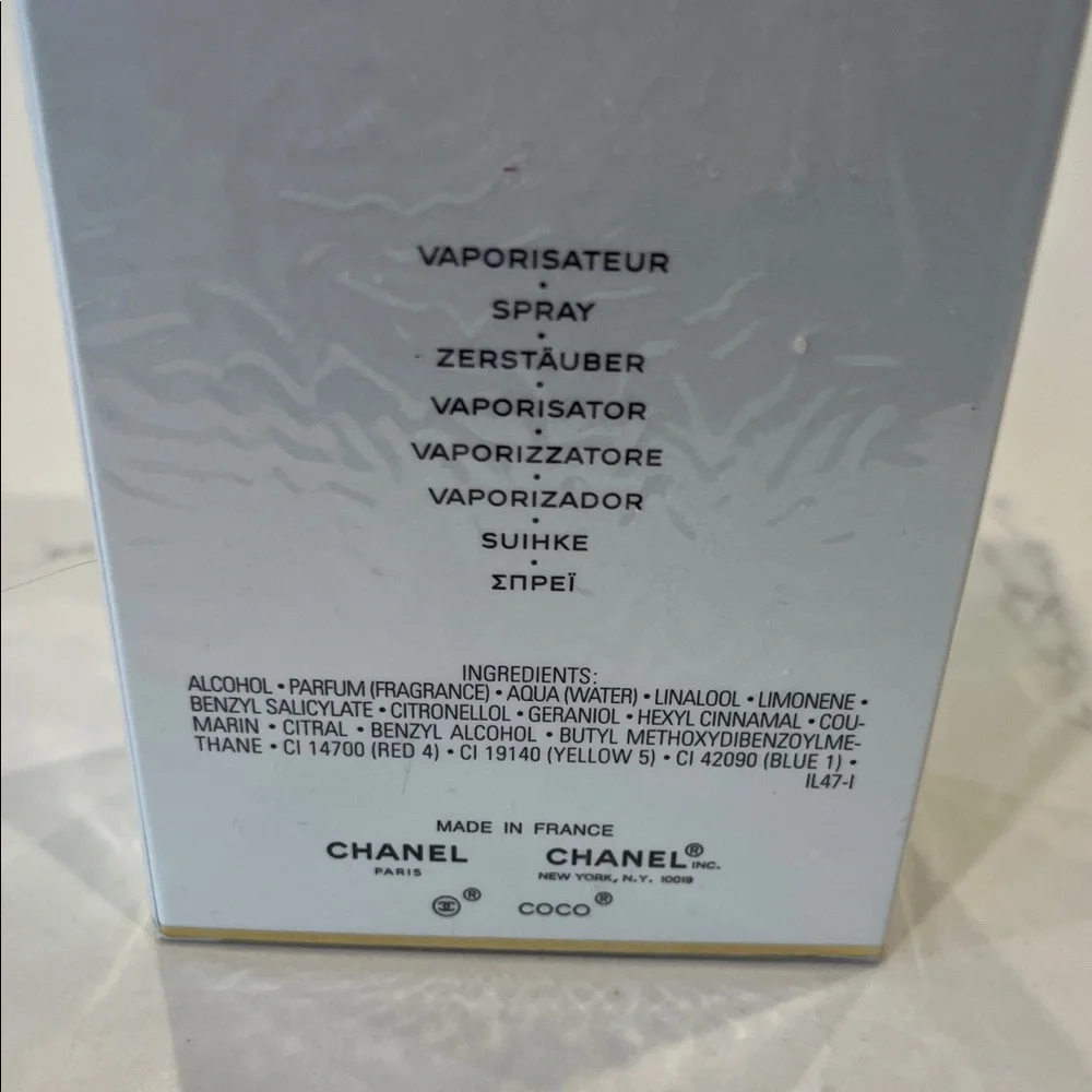 CHANEL Coco Mademoiselle Eau de Parfum - White and Gold - Picture 2 of 4